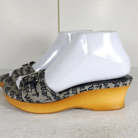 Stuart Weitzman Women's US 7,5B Graffiti Logo Buckle Wooden Heel Wedge Sandals - Picture 2 of 14